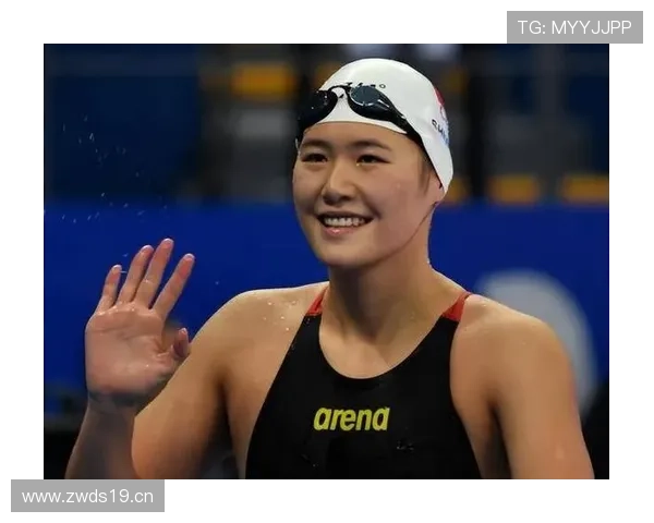 叶诗文的生活真和泳池外判若两人，这得多闷啊…