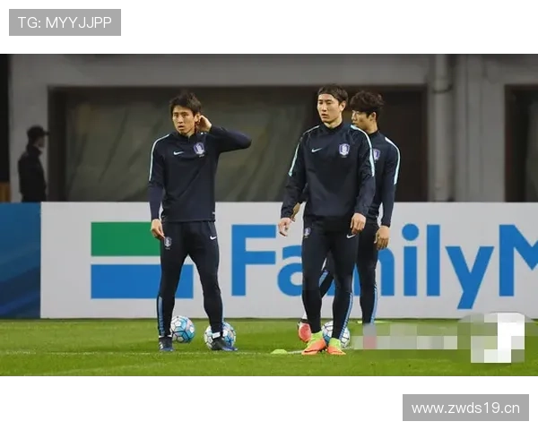 仲满今天衣品太飘了，感觉球场变成了他的伸展台？