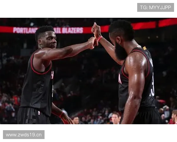 哈登居然把豪车当快递车开了，好歹也晒晒钻戒啊，这生活也太随性了吧